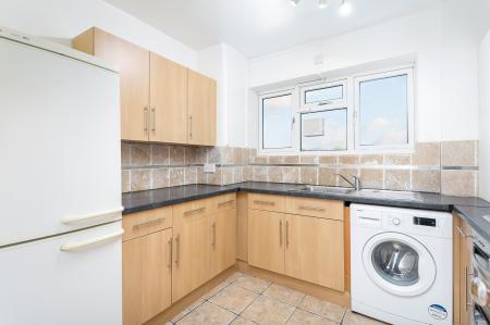 2 bedroom Flat for sale in Studley Road, Stockwell, London, SW4