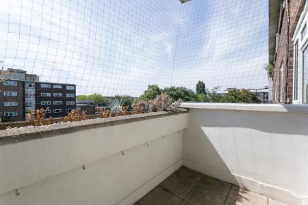 2 bedroom Flat for sale in Studley Road, Stockwell, London, SW4