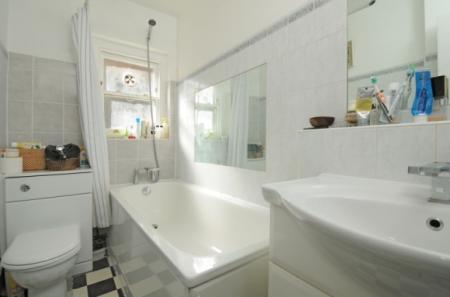 1 bedroom Flat to let in Croxted Road, West Dulwich, London, SE21