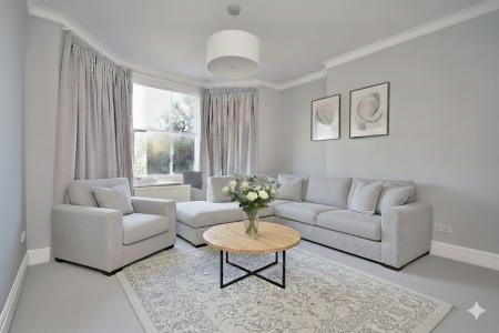 1 bedroom Flat to let in Red Post Hill, East Dulwich, London, SE24