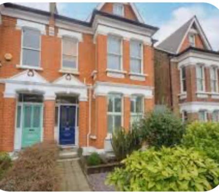 1 bedroom Flat to let in Red Post Hill, East Dulwich, London, SE24