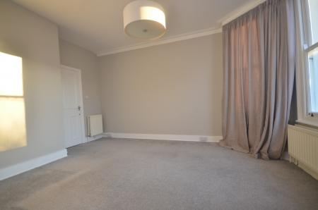 1 bedroom Flat to let in Red Post Hill, East Dulwich, London, SE24