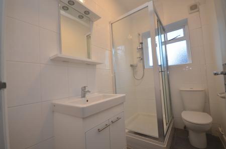 1 bedroom Flat to let in Red Post Hill, East Dulwich, London, SE24