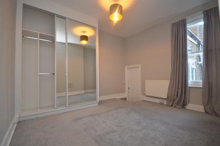1 bedroom Flat to let in Red Post Hill, East Dulwich, London, SE24