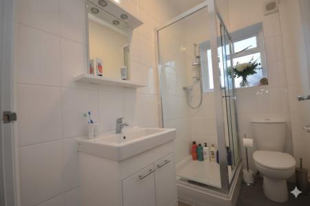 1 bedroom Flat to let in Red Post Hill, East Dulwich, London, SE24
