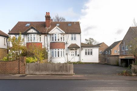 2 bedroom Flat to let in Sidcup Hill, Swanley, Bromley, DA14