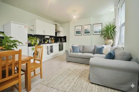 1 bedroom Flat to let in Norwood Road, Tulse HIll, London, SE27