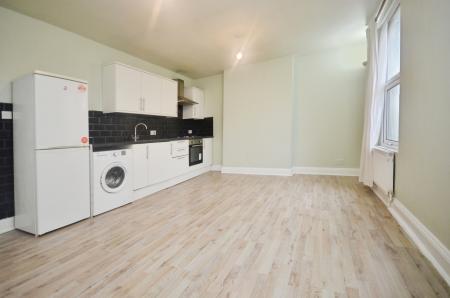 1 bedroom Flat to let in Norwood Road, Tulse HIll, London, SE27