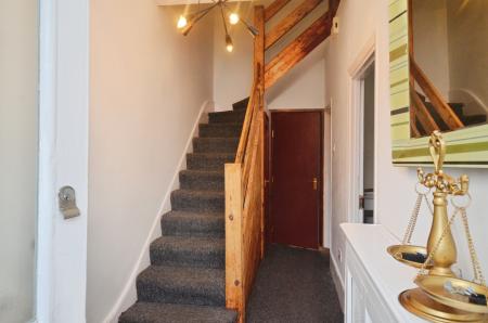 4 bedroom Semi-detached house to let in Ardgowan Road, Catford, London, SE6