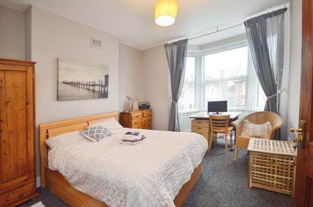 4 bedroom Semi-detached house to let in Ardgowan Road, Catford, London, SE6