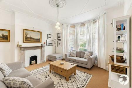 4 bedroom Semi-detached house to let in Ardgowan Road, Catford, London, SE6