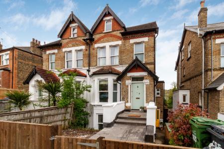 2 bedroom Flat to let in Auckland Hill, West Norwood, London, SE27