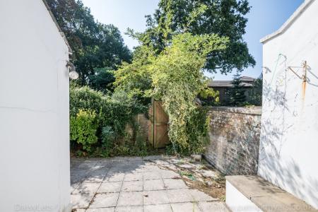 1 bedroom Flat to let in Bedford Hill, London, SW12