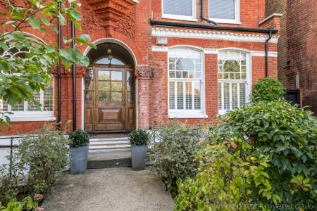 1 bedroom Flat to let in Bedford Hill, London, SW12