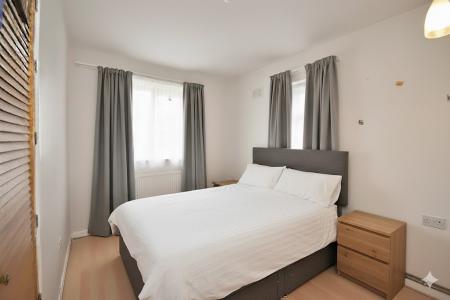 2 bedroom Flat to let in Holderness Way, West Norwood, London, SE27