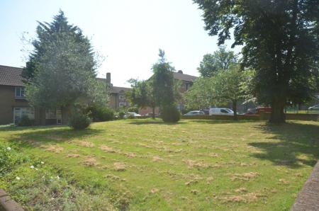 2 bedroom Flat to let in Holderness Way, West Norwood, London, SE27