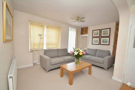 2 bedroom Flat to let in Holderness Way, West Norwood, London, SE27
