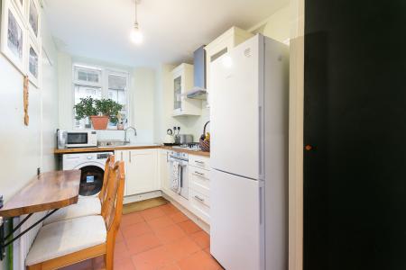 2 bedroom Flat for sale in Valley Road, Streatham, London, SW16