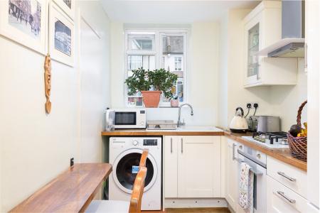2 bedroom Flat for sale in Valley Road, Streatham, London, SW16