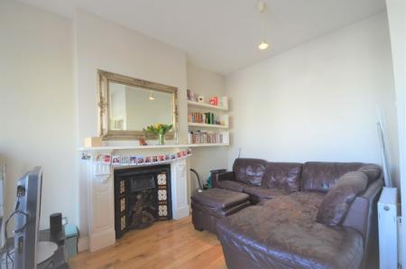 2 bedroom Flat to let in Knights Hill, West Norwood, London, SE27