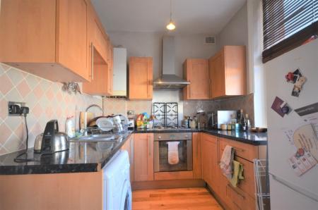 2 bedroom Flat to let in Knights Hill, West Norwood, London, SE27