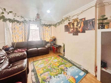 3 bedroom Terraced House to let in Thornton Road, Thornton Heath, Croydon, CR7