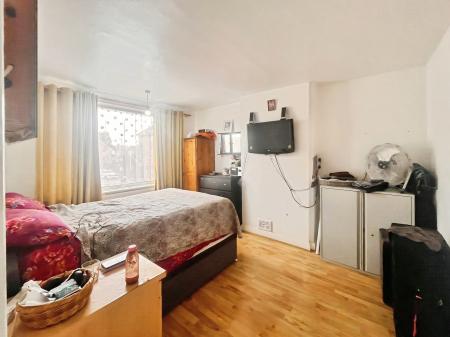 3 bedroom Terraced House to let in Thornton Road, Thornton Heath, Croydon, CR7