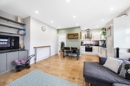 2 bedroom Flat for sale in Semley Road, Norbury, London, SW16