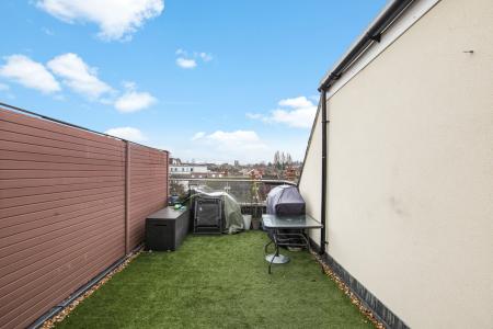 2 bedroom Flat for sale in Semley Road, Norbury, London, SW16