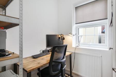 2 bedroom Flat for sale in Semley Road, Norbury, London, SW16