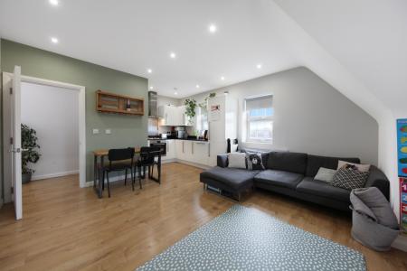 2 bedroom Flat for sale in Semley Road, Norbury, London, SW16