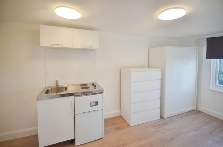 1 bedroom Studio flat to let in Brownhill Road, London, SE6