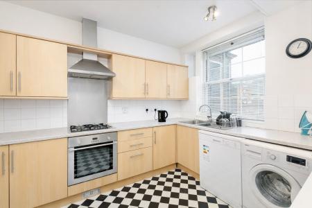 2 bedroom Maisonette for sale in Worsopp Drive, Clapham, London, SW4