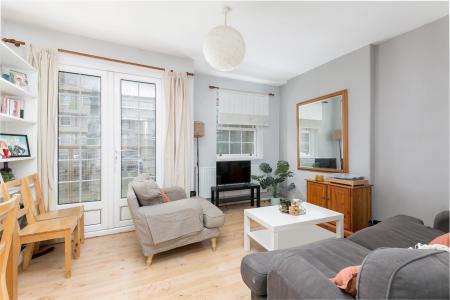 2 bedroom Maisonette for sale in Worsopp Drive, Clapham, London, SW4