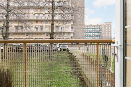 2 bedroom Maisonette for sale in Worsopp Drive, Clapham, London, SW4