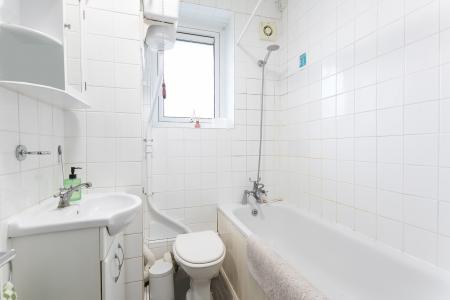 2 bedroom Maisonette for sale in Worsopp Drive, Clapham, London, SW4