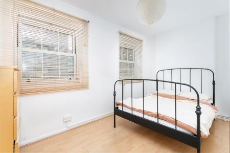 2 bedroom Maisonette for sale in Worsopp Drive, Clapham, London, SW4