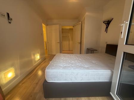 2 bedroom Flat to let in Little Britain, London, EC1A