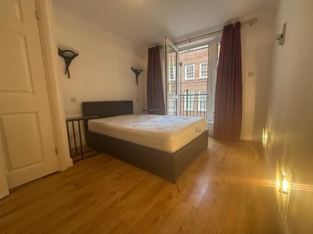 2 bedroom Flat to let in Little Britain, London, EC1A