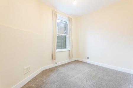 2 bedroom Flat to let in Woodstock Road, Croydon, CR0