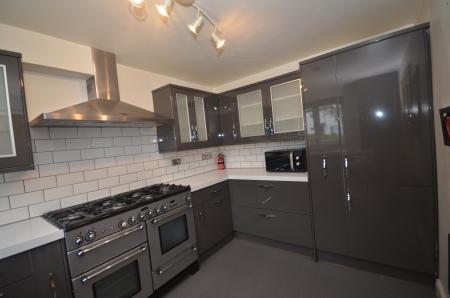 4 bedroom Terraced House to let in Eden Road, West Norwood, London, SE27