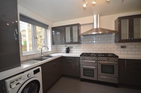 4 bedroom Terraced House to let in Eden Road, West Norwood, London, SE27