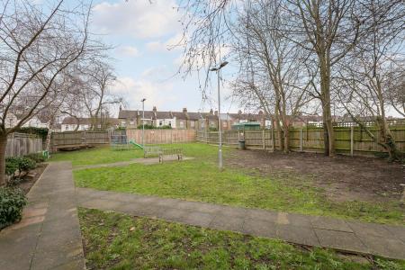 2 bedroom Flat to let in Canterbury Road, London, CR0