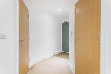 2 bedroom Flat to let in Canterbury Road, London, CR0