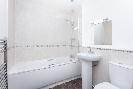 2 bedroom Flat to let in Canterbury Road, London, CR0