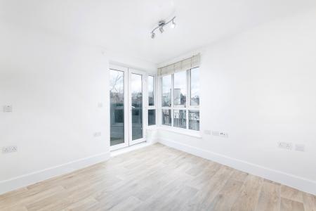2 bedroom Flat to let in Canterbury Road, London, CR0