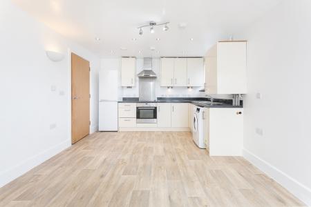 2 bedroom Flat for sale in Canterbury Road, London, CR0