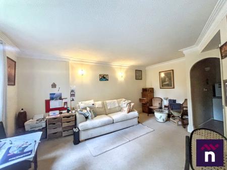 2 bedroom Flat for sale in Waldron Court, Warminster, BA12