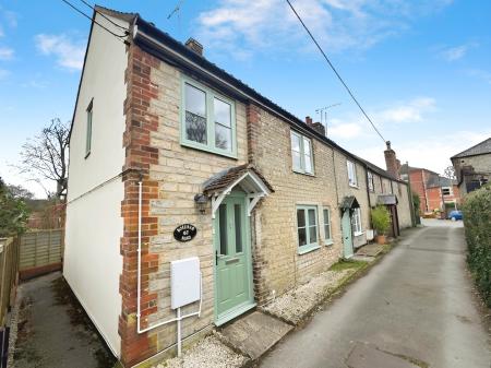 2 bedroom End of terrace house for sale in Boreham Road, Warminster, BA12