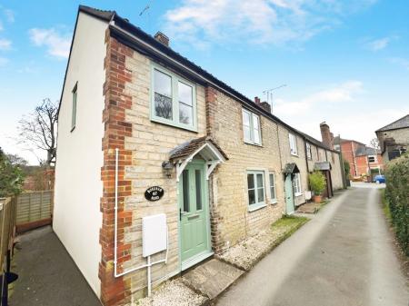 2 bedroom End of terrace house for sale in Boreham Road, Warminster, BA12